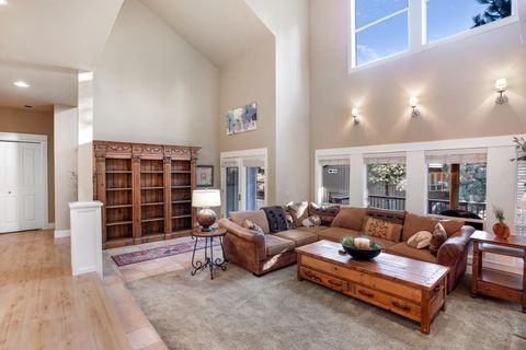 Tiny photo for 19672 Winter Wren Loop, Bend, OR 97702 (MLS # 220213161)