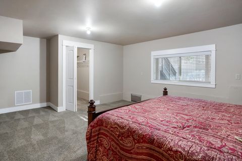 Tiny photo for 19672 Winter Wren Loop, Bend, OR 97702 (MLS # 220213161)