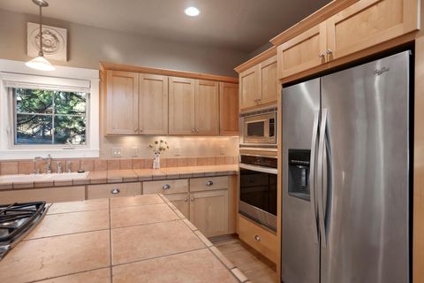 Tiny photo for 19672 Winter Wren Loop, Bend, OR 97702 (MLS # 220213161)