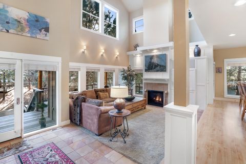 Tiny photo for 19672 Winter Wren Loop, Bend, OR 97702 (MLS # 220213161)