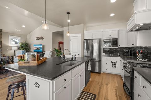 Tiny photo for 3890 Arena Drive, Medford, OR 97504 (MLS # 220211205)
