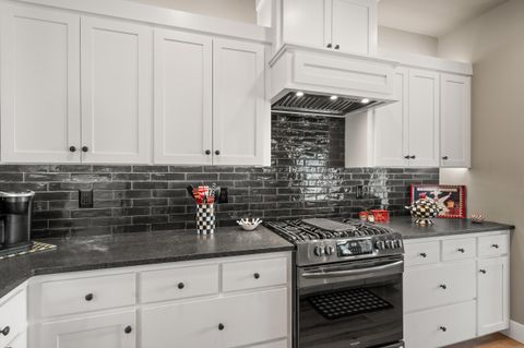 Tiny photo for 3890 Arena Drive, Medford, OR 97504 (MLS # 220211205)