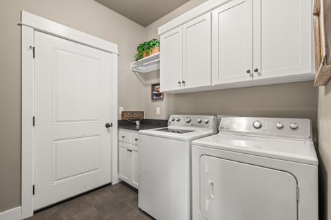 Tiny photo for 3890 Arena Drive, Medford, OR 97504 (MLS # 220211205)