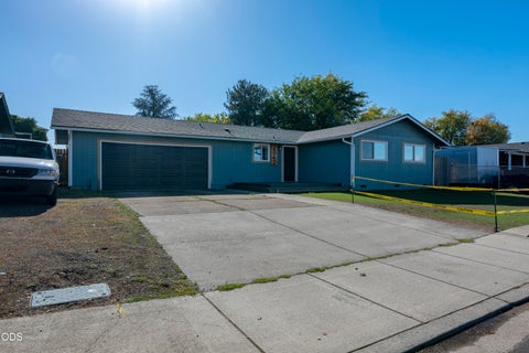 Photo of 2542 Carr Street, White City, OR 97503 (MLS # 220230604)