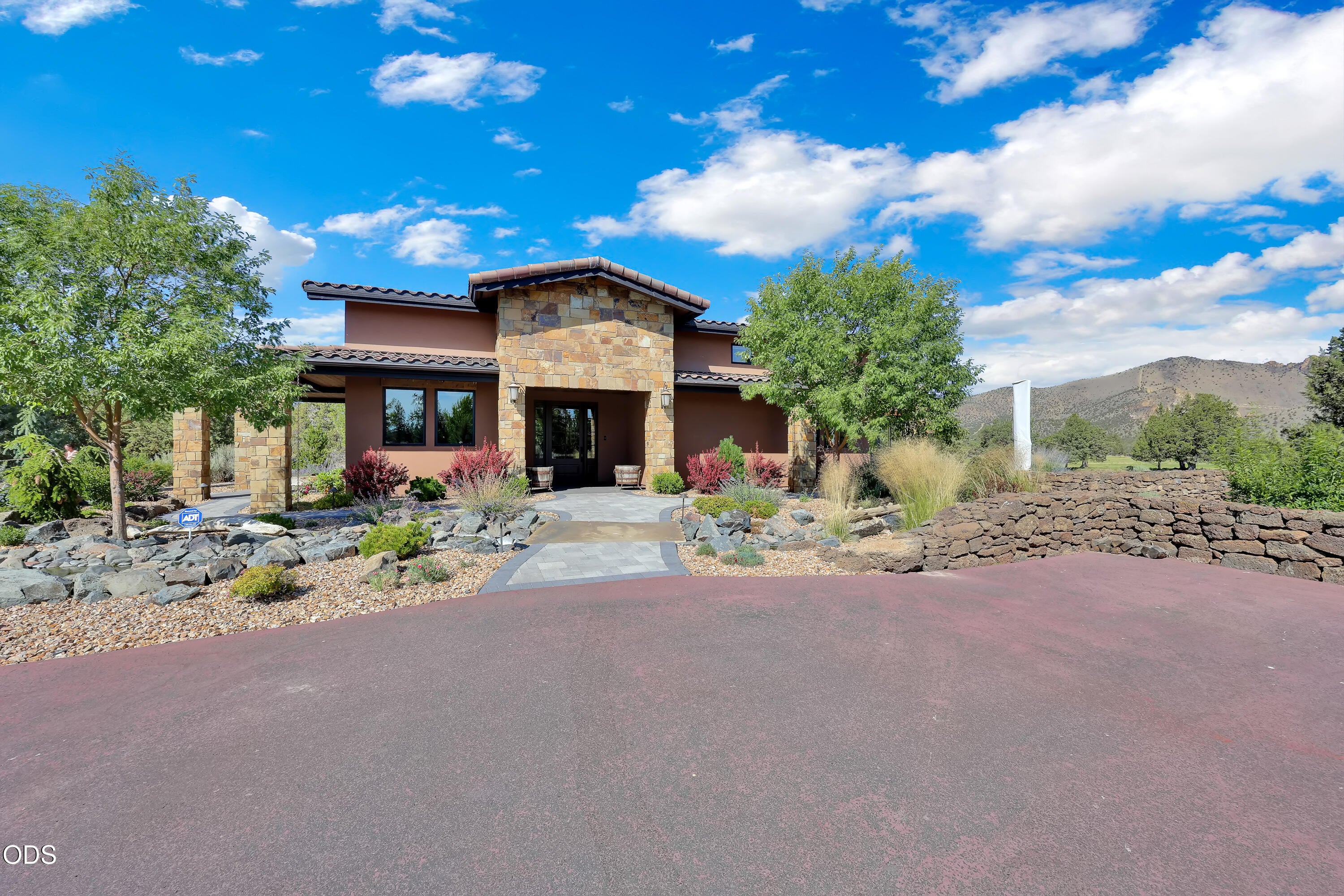 250 NE Good Pasture Loop