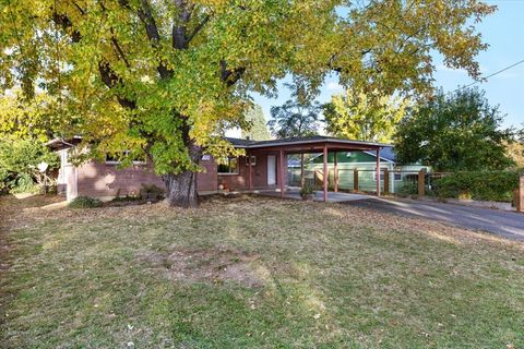 Photo of 701 Normal Avenue, Ashland, OR 97520 (MLS # 220211288)