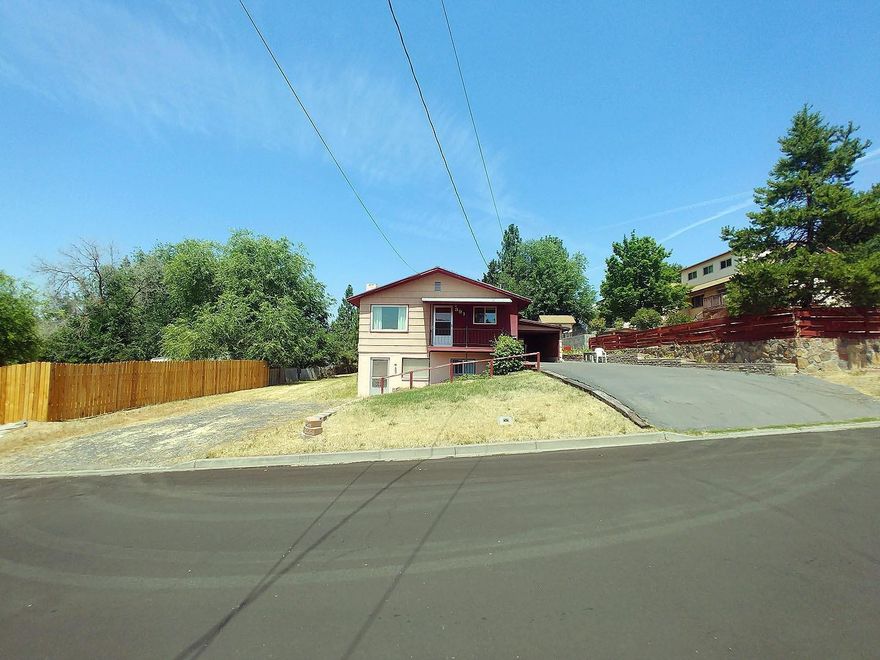 Well built and maintained home close to Conger School. This hard to find, 4 bedroom 2 bath, 1768 square foot home is in a great location and shows pride of ownership throughout. 2 bedrooms and 1 bath upstairs and 2 bedrooms 1 bath downstairs, with separate entrances for each level. This home has lots of space for many different uses from a large family to a double living situation. Home and property have been very well taken care of over the years and are in great shape. The kitchen has been recently updated with cherry cabinets and new counter tops. Back yard is large and fully fenced with a patio/deck. The attached garage has tons of cabinets and shelves for hobbies or storage. Close to great schools, OIT, Skylakes and downtown. Check out this fantastic home today!