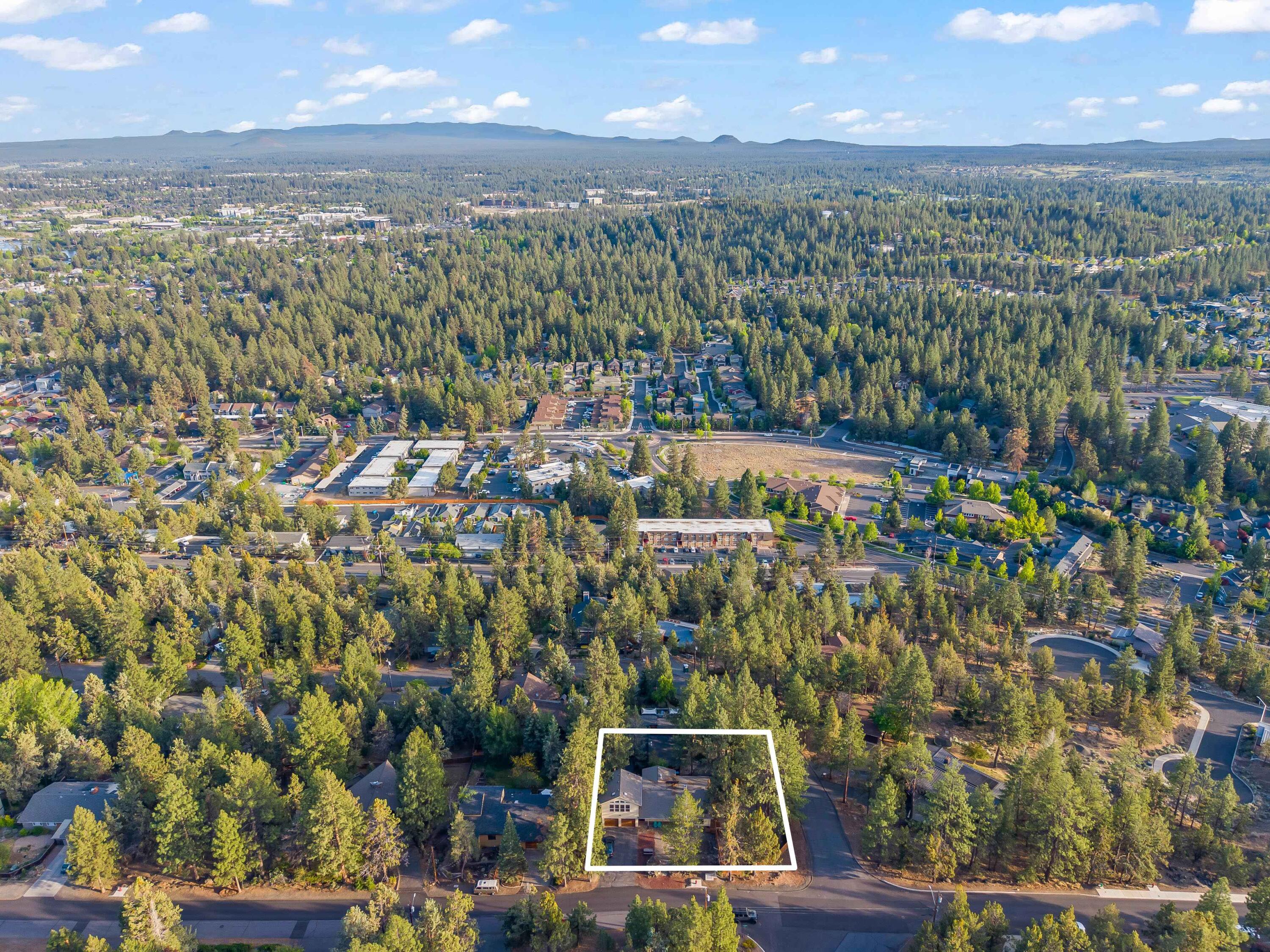 1671 NW Saginaw Ave, Bend, OR, 97703, USA, 3 Bedrooms Bedrooms, ,3 BathroomsBathrooms,Residential,Active,1671 NW Saginaw Ave,220222277