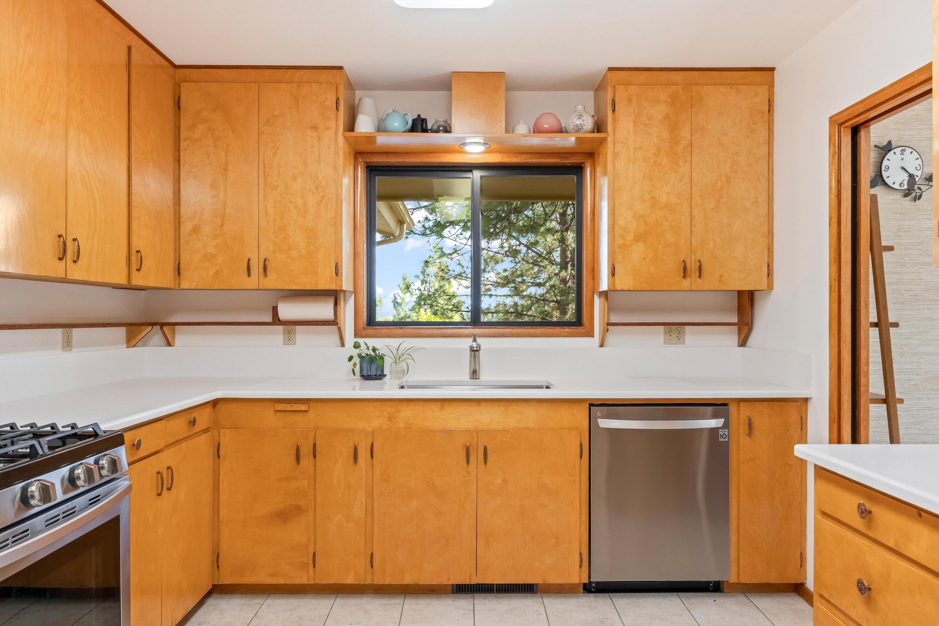 1671 NW Saginaw Ave, Bend, OR, 97703, USA, 3 Bedrooms Bedrooms, ,3 BathroomsBathrooms,Residential,Active,1671 NW Saginaw Ave,220222277