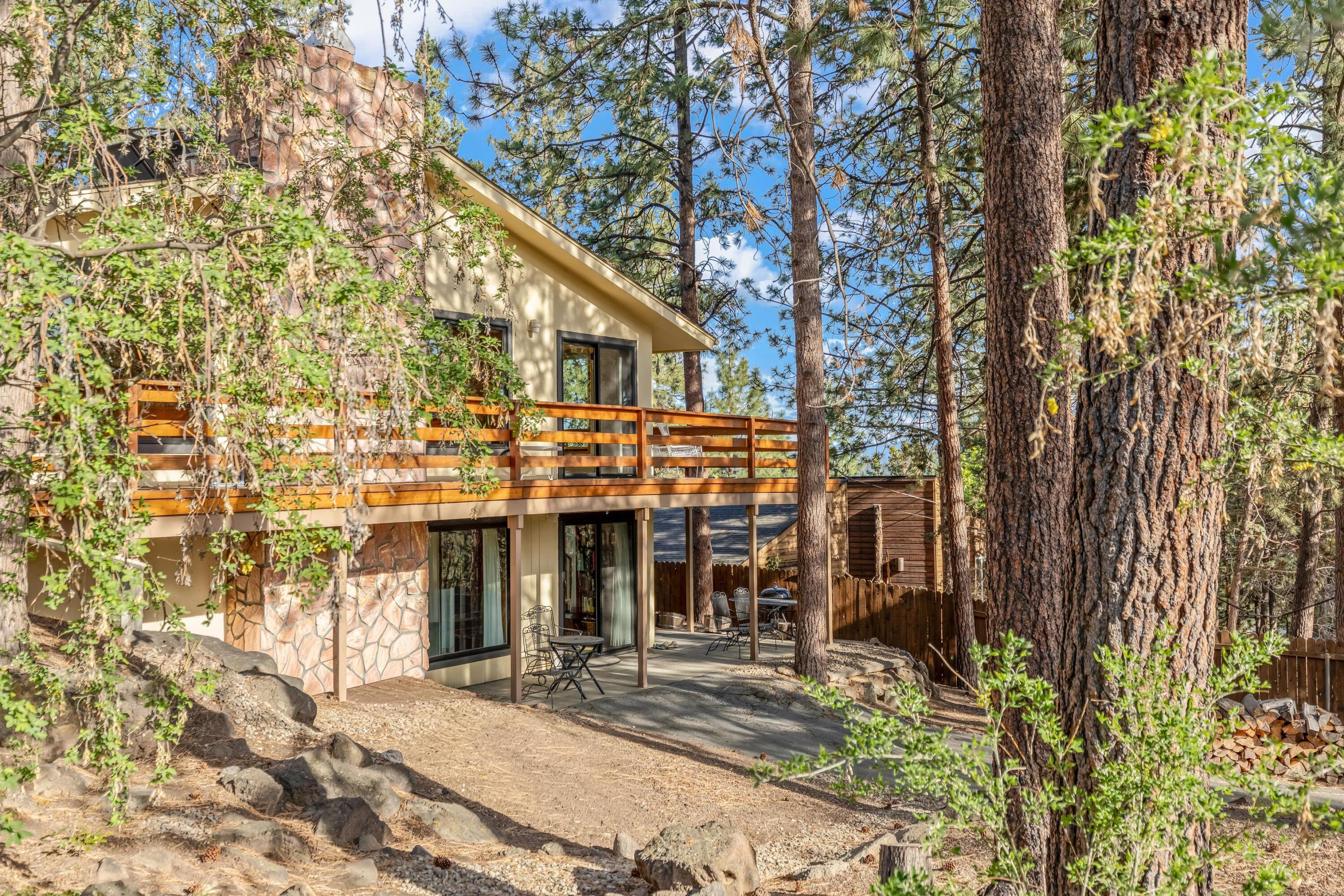 1671 NW Saginaw Ave, Bend, OR, 97703, USA, 3 Bedrooms Bedrooms, ,3 BathroomsBathrooms,Residential,Active,1671 NW Saginaw Ave,220222277