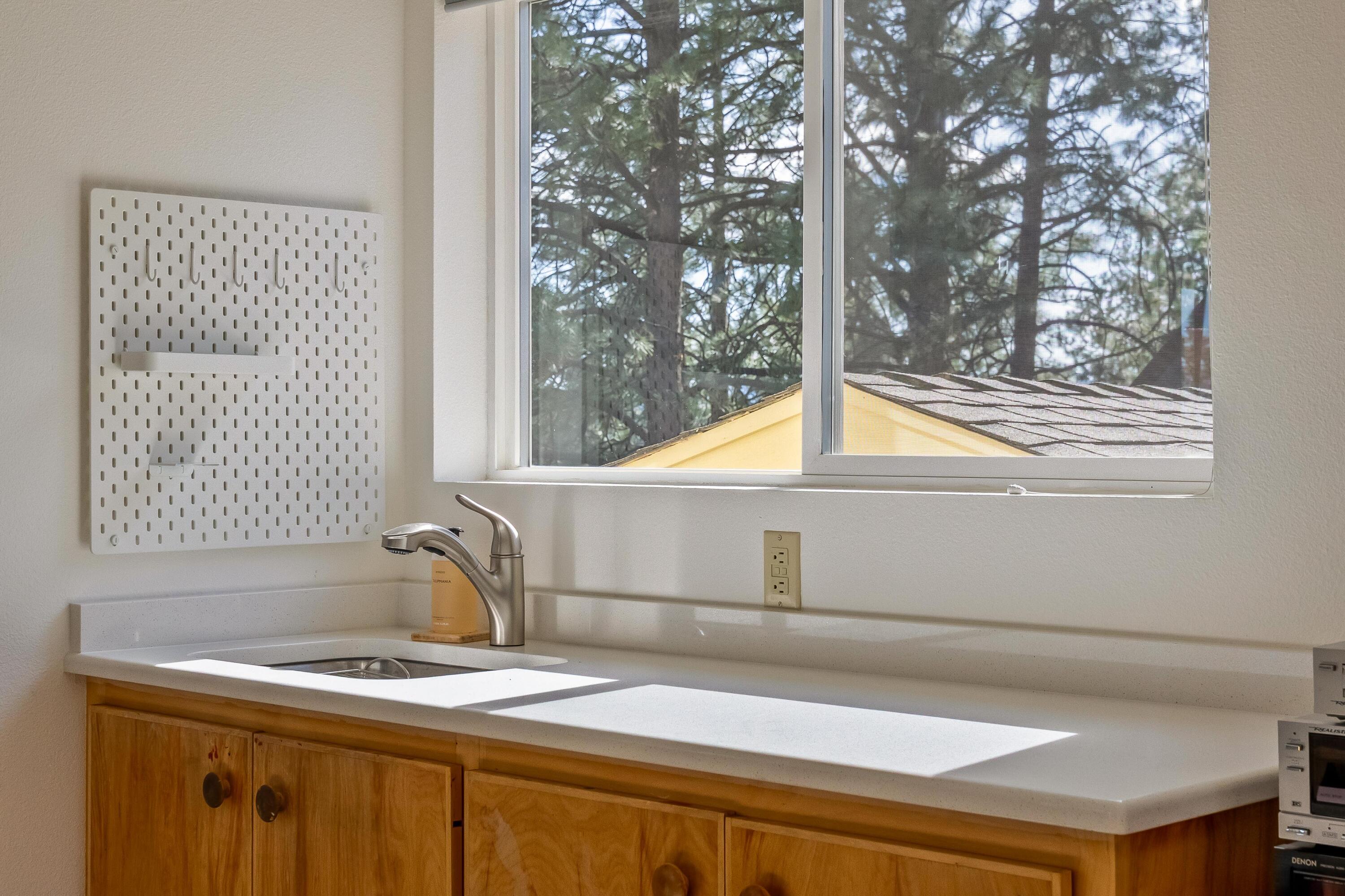 1671 NW Saginaw Ave, Bend, OR, 97703, USA, 3 Bedrooms Bedrooms, ,3 BathroomsBathrooms,Residential,Active,1671 NW Saginaw Ave,220222277