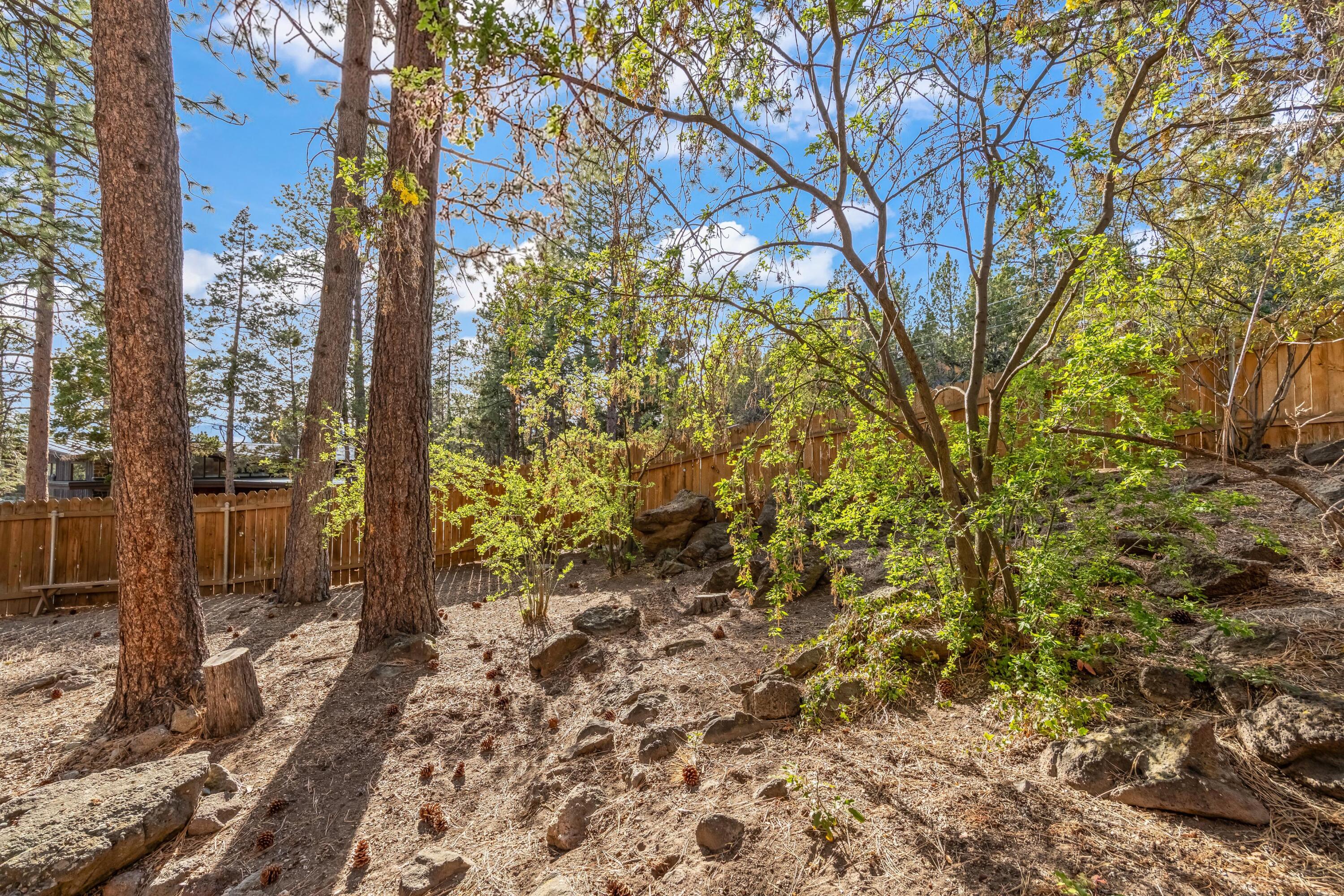 1671 NW Saginaw Ave, Bend, OR, 97703, USA, 3 Bedrooms Bedrooms, ,3 BathroomsBathrooms,Residential,Active,1671 NW Saginaw Ave,220222277