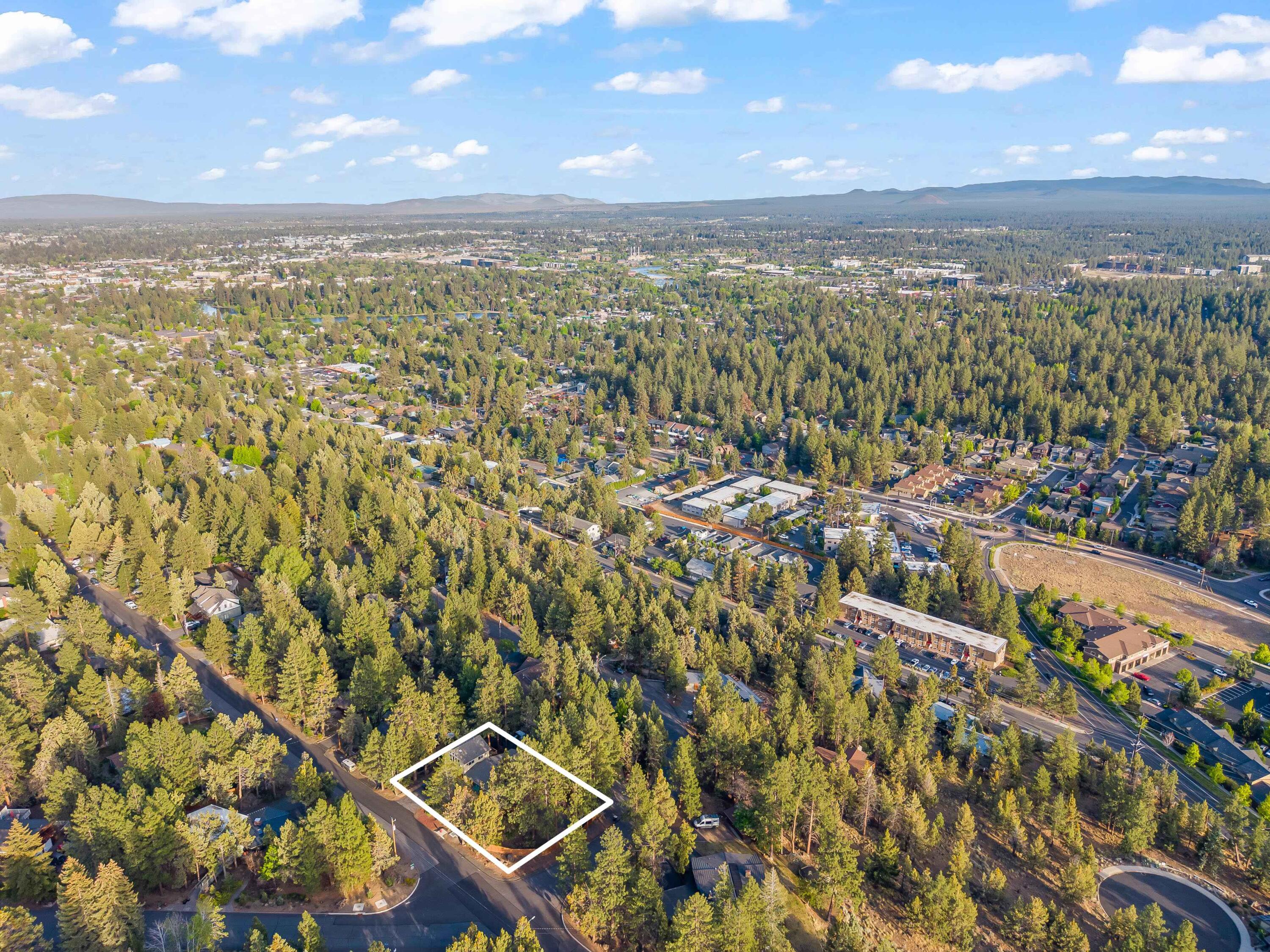 1671 NW Saginaw Ave, Bend, OR, 97703, USA, 3 Bedrooms Bedrooms, ,3 BathroomsBathrooms,Residential,Active,1671 NW Saginaw Ave,220222277