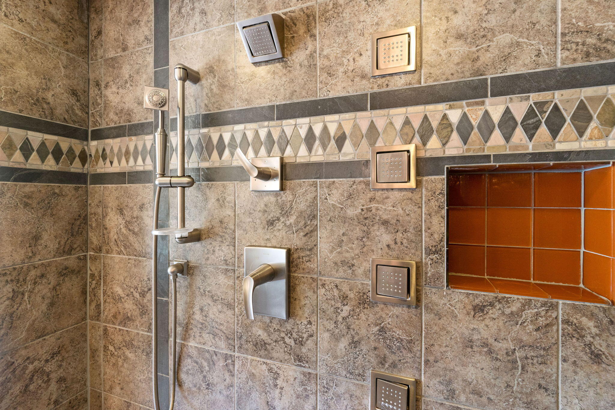 Pinewood Country Est - Residential