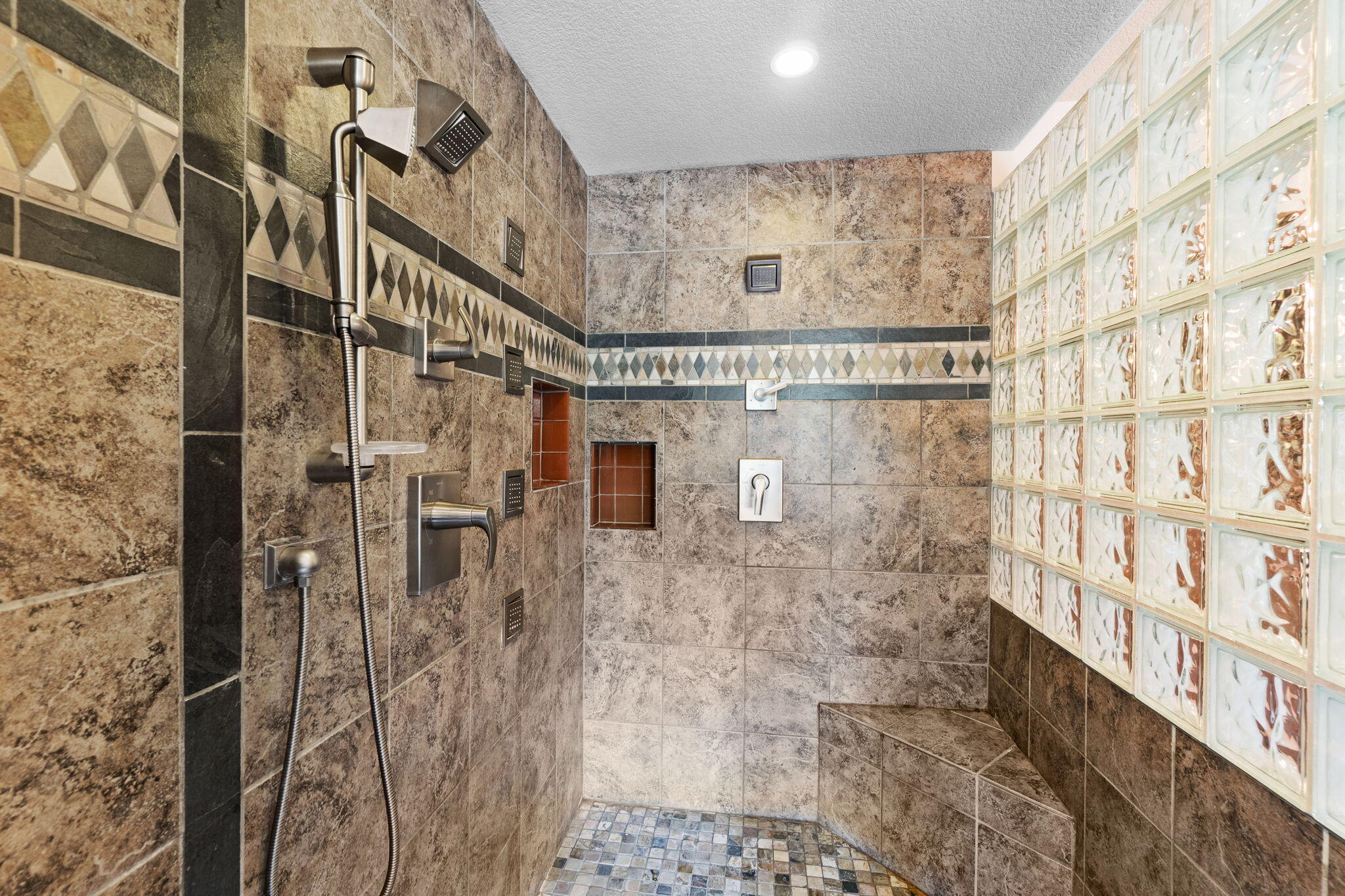 Pinewood Country Est - Residential