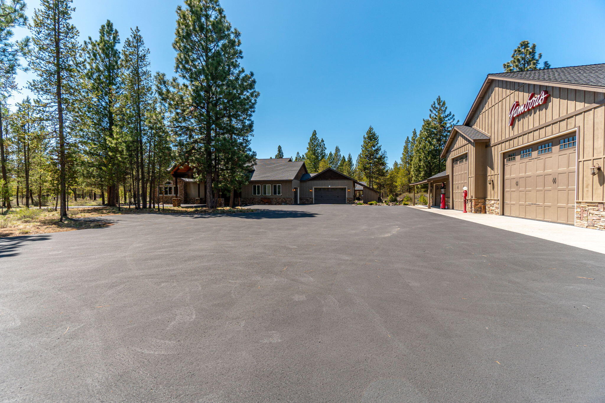 Pinewood Country Est - Residential