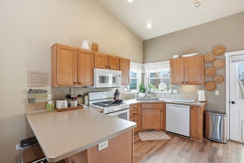 Tiny photo for 20648 Beaumont Drive, Bend, OR 97701 (MLS # 220217021)