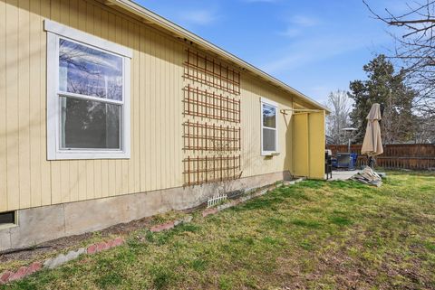 Tiny photo for 20648 Beaumont Drive, Bend, OR 97701 (MLS # 220217021)
