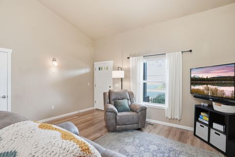 Tiny photo for 20648 Beaumont Drive, Bend, OR 97701 (MLS # 220217021)