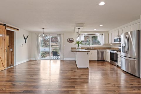 Tiny photo for 62118 Cody Jr Road, Bend, OR 97701 (MLS # 220211949)