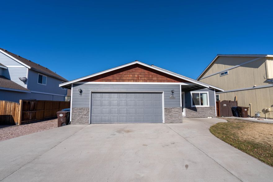 Wonderful single level home in southwest Redmond, spacious master bedroom with separate closets and private entry to backyard. Three large additional bedrooms. Hardwood on the floors, hard surface countertops large laundry room sink, oversize double garage. Full RV hook up.