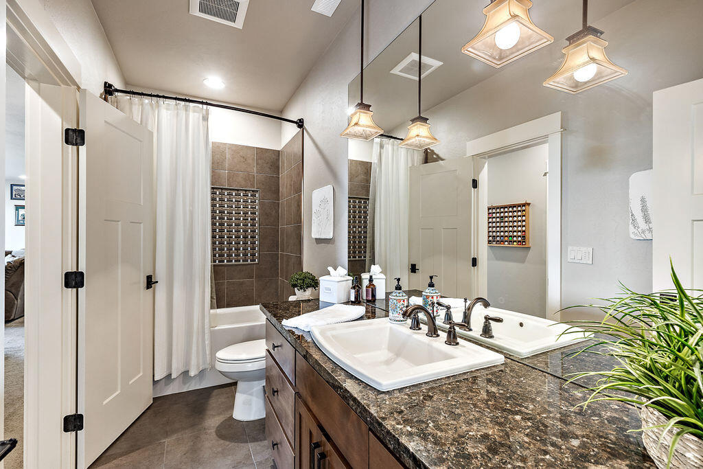 Innsbruck Ridge At Vista Pointe Phase 1 And 2 - Residential