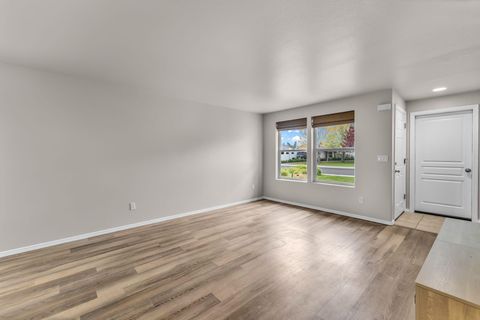 Tiny photo for 2470 NE 3rd Street, Redmond, OR 97756 (MLS # 220219827)