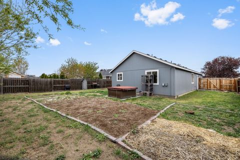 Tiny photo for 2470 NE 3rd Street, Redmond, OR 97756 (MLS # 220219827)