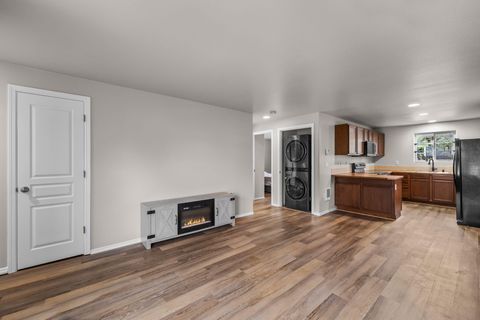 Tiny photo for 2470 NE 3rd Street, Redmond, OR 97756 (MLS # 220219827)