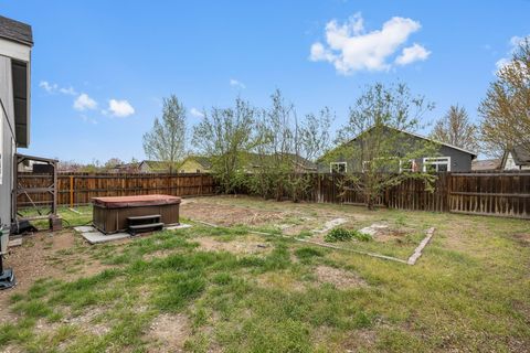Tiny photo for 2470 NE 3rd Street, Redmond, OR 97756 (MLS # 220219827)