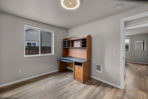 Tiny photo for 2470 NE 3rd Street, Redmond, OR 97756 (MLS # 220219827)