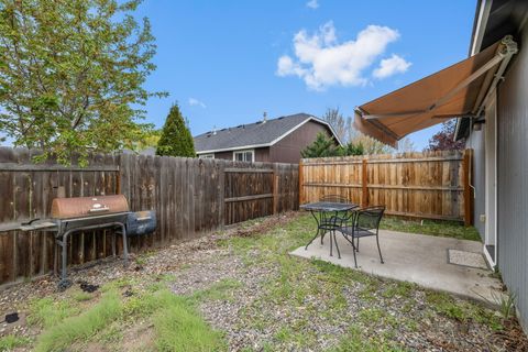 Tiny photo for 2470 NE 3rd Street, Redmond, OR 97756 (MLS # 220219827)