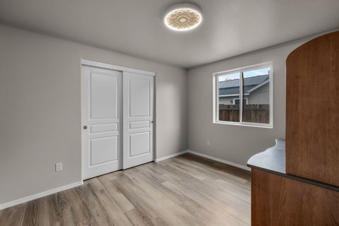 Tiny photo for 2470 NE 3rd Street, Redmond, OR 97756 (MLS # 220219827)