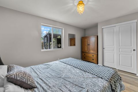 Tiny photo for 2470 NE 3rd Street, Redmond, OR 97756 (MLS # 220219827)