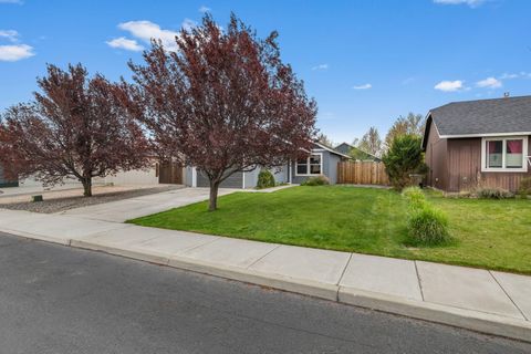 Tiny photo for 2470 NE 3rd Street, Redmond, OR 97756 (MLS # 220219827)