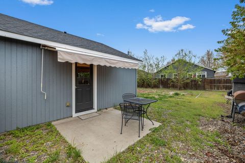 Tiny photo for 2470 NE 3rd Street, Redmond, OR 97756 (MLS # 220219827)