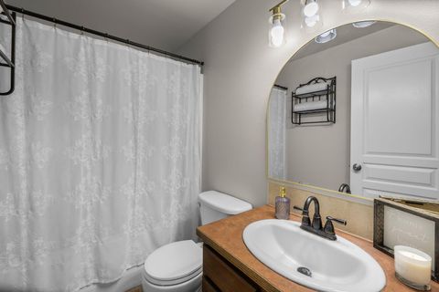 Tiny photo for 2470 NE 3rd Street, Redmond, OR 97756 (MLS # 220219827)