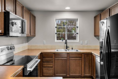 Tiny photo for 2470 NE 3rd Street, Redmond, OR 97756 (MLS # 220219827)