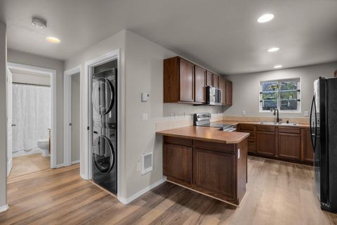 Tiny photo for 2470 NE 3rd Street, Redmond, OR 97756 (MLS # 220219827)