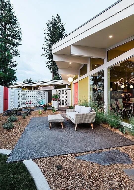 1181 NW Pittman Place