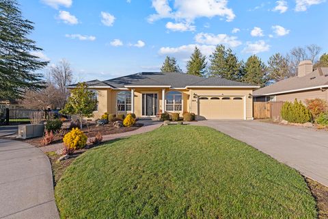 Photo of 3503 Alderwood Drive, Medford, OR 97504 (MLS # 220215550)