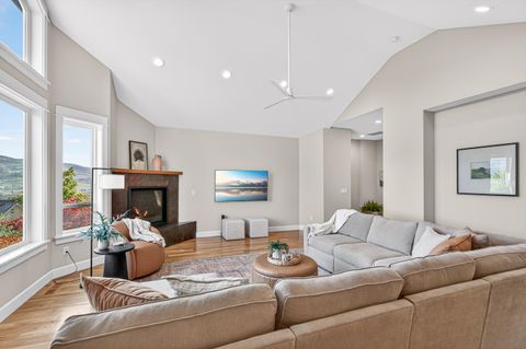 Tiny photo for 417 Tucker Street, Ashland, OR 97520 (MLS # 220220180)