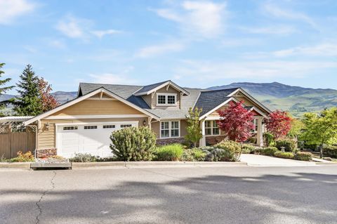 Photo of 417 Tucker Street, Ashland, OR 97520 (MLS # 220220180)