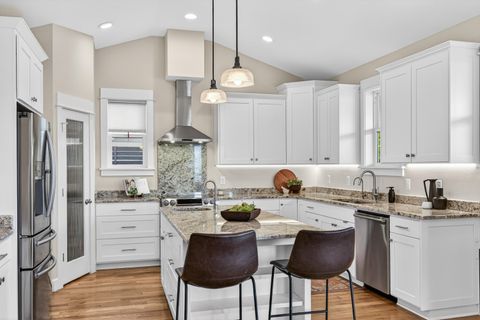 Tiny photo for 417 Tucker Street, Ashland, OR 97520 (MLS # 220220180)