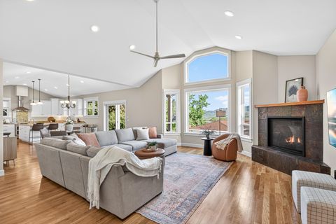 Tiny photo for 417 Tucker Street, Ashland, OR 97520 (MLS # 220220180)