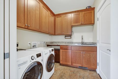 Tiny photo for 417 Tucker Street, Ashland, OR 97520 (MLS # 220220180)