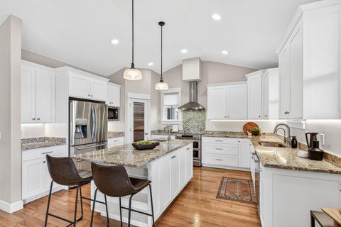 Tiny photo for 417 Tucker Street, Ashland, OR 97520 (MLS # 220220180)