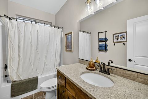 Tiny photo for 972 NE Steins Pillar Drive, Prineville, OR 97754 (MLS # 220210887)