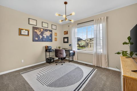 Tiny photo for 972 NE Steins Pillar Drive, Prineville, OR 97754 (MLS # 220210887)