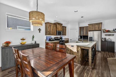 Tiny photo for 972 NE Steins Pillar Drive, Prineville, OR 97754 (MLS # 220210887)